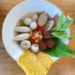 เย็นตาโฟลูกชิ้นปลา