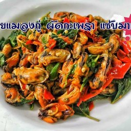 กะเพราหอยแมลงภู่ กับข้าว