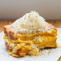 Egg-Ham and Toast Sandwich