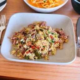 แหนมผัดไข่
