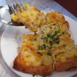 ขนมปังข้าวโพดชีส