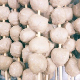 ลูกชิ้นทอดหมู(ล่องล่ะ)