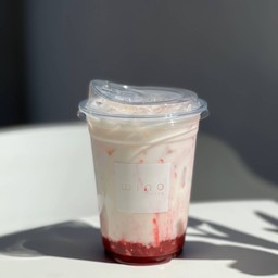 สตอเบอรี่นมสด (เย็น)