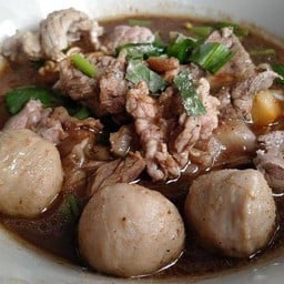 เตี๋ยวโอ่งแดง