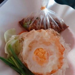 จี้รัตน์ ข้าวห่อบ้านๆ อาหารจานเดียว (ร้านผมชาย หน้าโรงเรียนศรีอรุโณทัย)