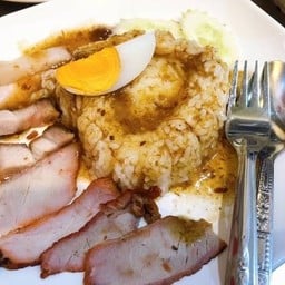 ข้าวหมูแดง หมูกรอบไข่
