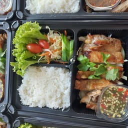 ข้าวยำไก่ย่าง