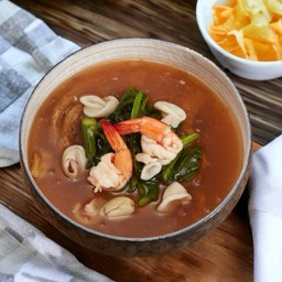 เส้นใหญ่ราดหน้าห่อไข่