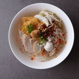 [ร้านก๋วยเตี๋ยวต้มยำสันโค้ง] ก๋วยเตี๋ยวต้มยำหมู