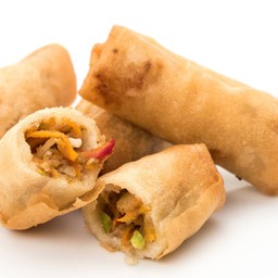 เปาะเปี๊ยะทอด 4 ชิ้น