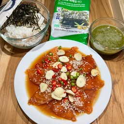 [อร่อยซ่ากับโค้ก] ชุดแซลม่อนดองซีอิ้วเกาหลี 100 กรัม +  โค้ก ออริจินัล (กระป๋อง) 