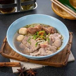 ก๋วยเตี๋ยวหมูตุ๋นรวม พิเศษ