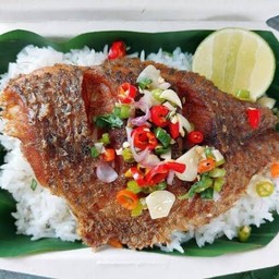 ข้าวปลานิลทอด+น้ำจิ้ม3รส