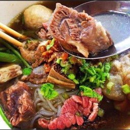 ก๋วยเตี๋ยวรวมเนื้อ