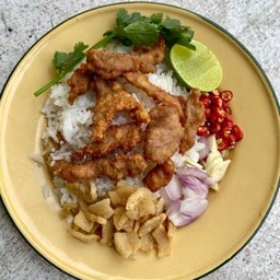 ข้าวขยำหมูทอด