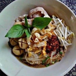 328 ก๋วยเตี๋ยวเรือ กระเพราพริกแห้ง น้ำผลไม้ปั่น แซ่บ แช่บ สาขา 30กันยา