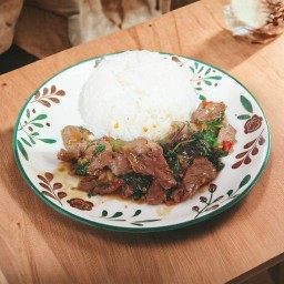 กะเพราอีหลี สะพานดำ