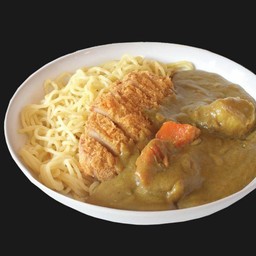 ราเมนแกงกะหรี่ไก่ ซุปเข้มข้น