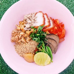 ก๋วยเตี๋ยวรวมหมู (เเห้ง)