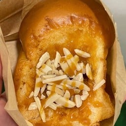 ปังทะลัก คาราเมลอัลมอนด์