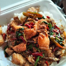 กะเพราหมูสามชั้น