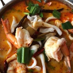 ต้มย้ำรวมมิตรน้ำข้น (กุ้ง,หมึก,กะดูกอ่อน)