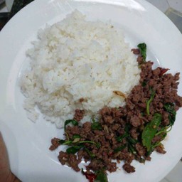 ข้าวราดกระเพราเนื้อ