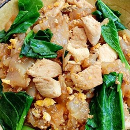 ผัดซีอิ๊วไก่