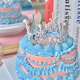 เค้าเจ้าหญิงมงกุฎงานวินเทจ สีชมพูฟ้า ขนาด 1 ปอนด์