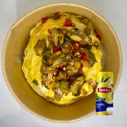 ข้าวไข่ข้นหอยแมลงภู่คั่วพริกเกลือ ทานคู่ชาลิปตันมะนาว