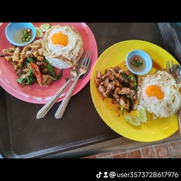 ข้าวกะเพราหมูกรอบ  ไม่รวมไข่