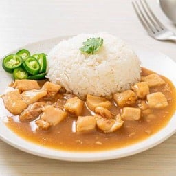 ข้าวหน้าไก่ เฮีย ส. คั่วไก่ ไข่ข้นปู กะเพรารสเด็ด