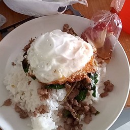 กระเพราหมูไข่ข้น