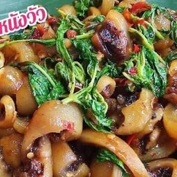 กระเพราช่อมาลี (ตีนวัว) กับแกล้ม