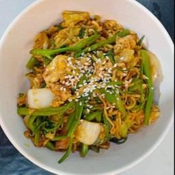 สุกี้ต้มยำมาม่าเเห้ง