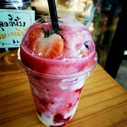 สตอเบอรี่โยเกิร์ต