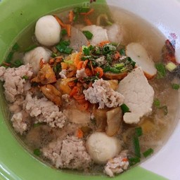 ก๋วยเตี๋ยวแหกโค้ง & ขนมจีน
