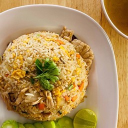 ข้าวผัดไข่หมูชิ้น