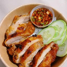 ข้าวไก่ย่าง น้ำจิ้มเเจ่ว ราดข้าว สูตรไก่ย่างของทางร้าน