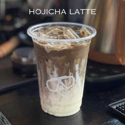 Iced Houjicha latte - โฮวจิฉะ