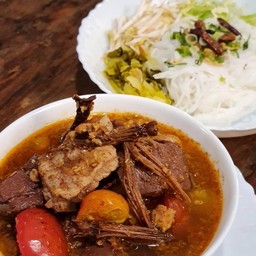 [อร่อยซ่ากับโค้ก] ขนมจีนน้ำเงี้ยว +  โค้ก ออริจินัล (กระป๋อง)