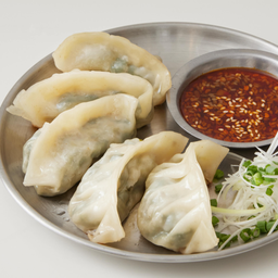 Spinach Gyoza (Steamed นึ่ง)