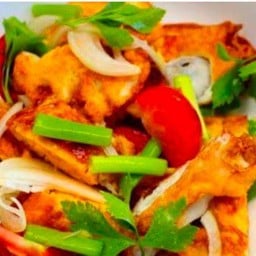 ยำไข่ดาวกรอบ