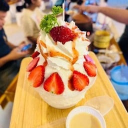 สตอเบอร์รี่บิงชู  (มีสด และแช่แข็ง) ที่สามารถตกแต่งได้ อาจจะเลือกไม่ได้