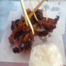 เนื้อ 4 พวง + เหนียว 1 ห่อ