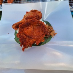 สะโพก+น่อง+ข้าวเหนียว+หอมเจียว+น้ำจิ้ม