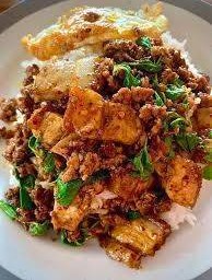 ข้าวราดกระเพราหมูกรอบ