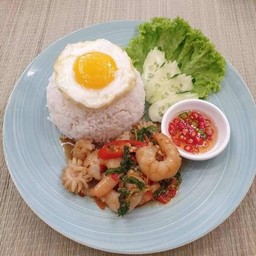 กะเพราทะเล ราดข้าว