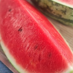 แตงโมชิ้นใหญ่(1ลูกผ่า4ชิ้น)