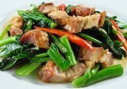 คะน้าหมูกรอบ(กับข้าว)
